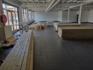 Bouwmateriaal binnen uitgestald
